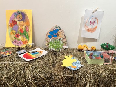 Prace plastyczne na wystawie świątecznej